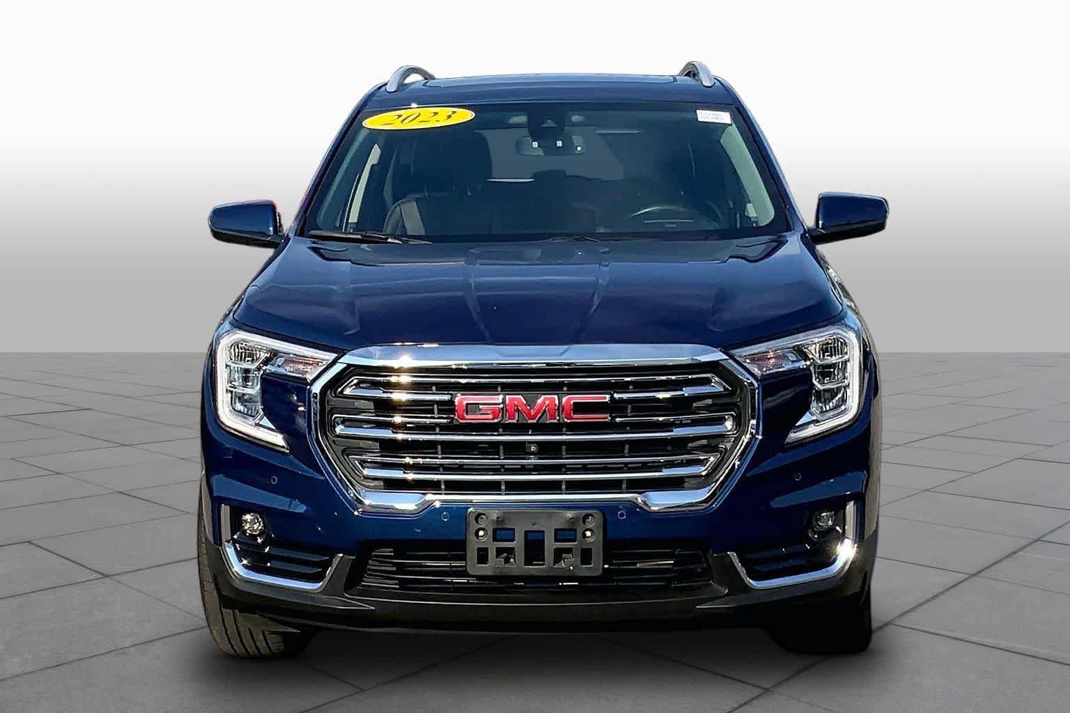 Used 2023 GMC Terrain SLT w/ Tech Package AWD/4WD image 4