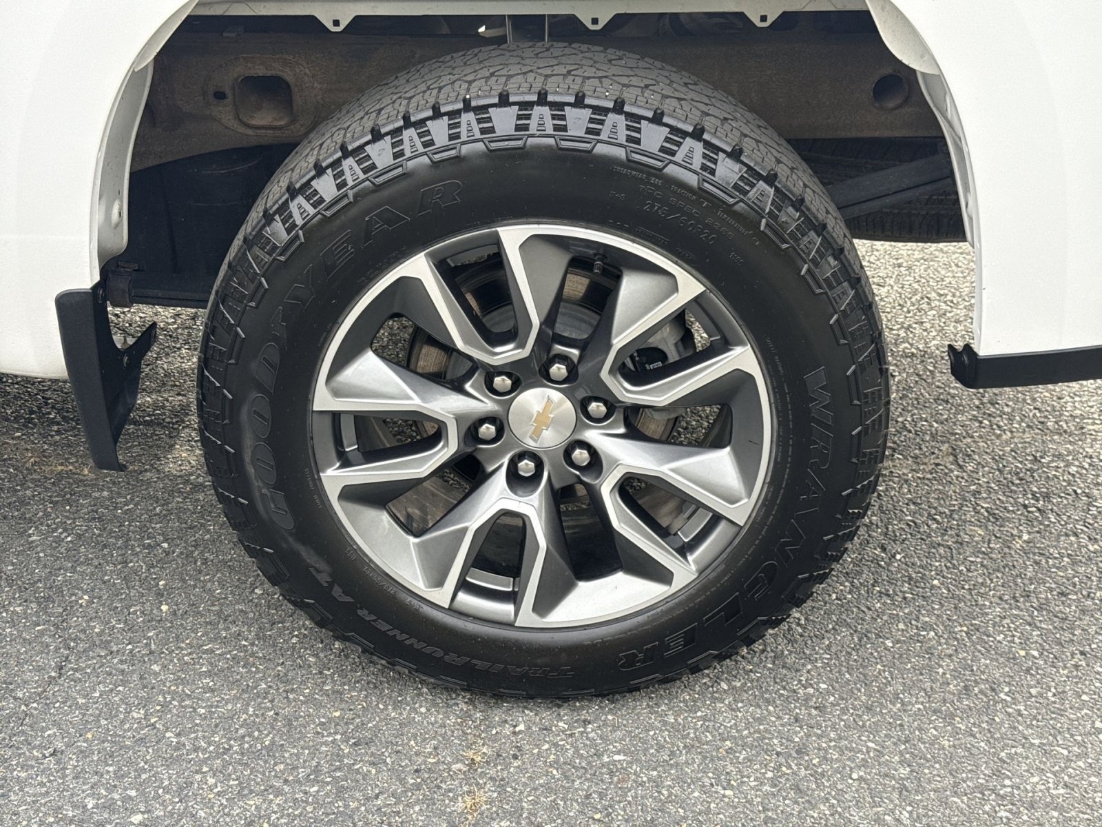 Used 2024 Chevrolet Silverado 1500 LT AWD/4WD image 13