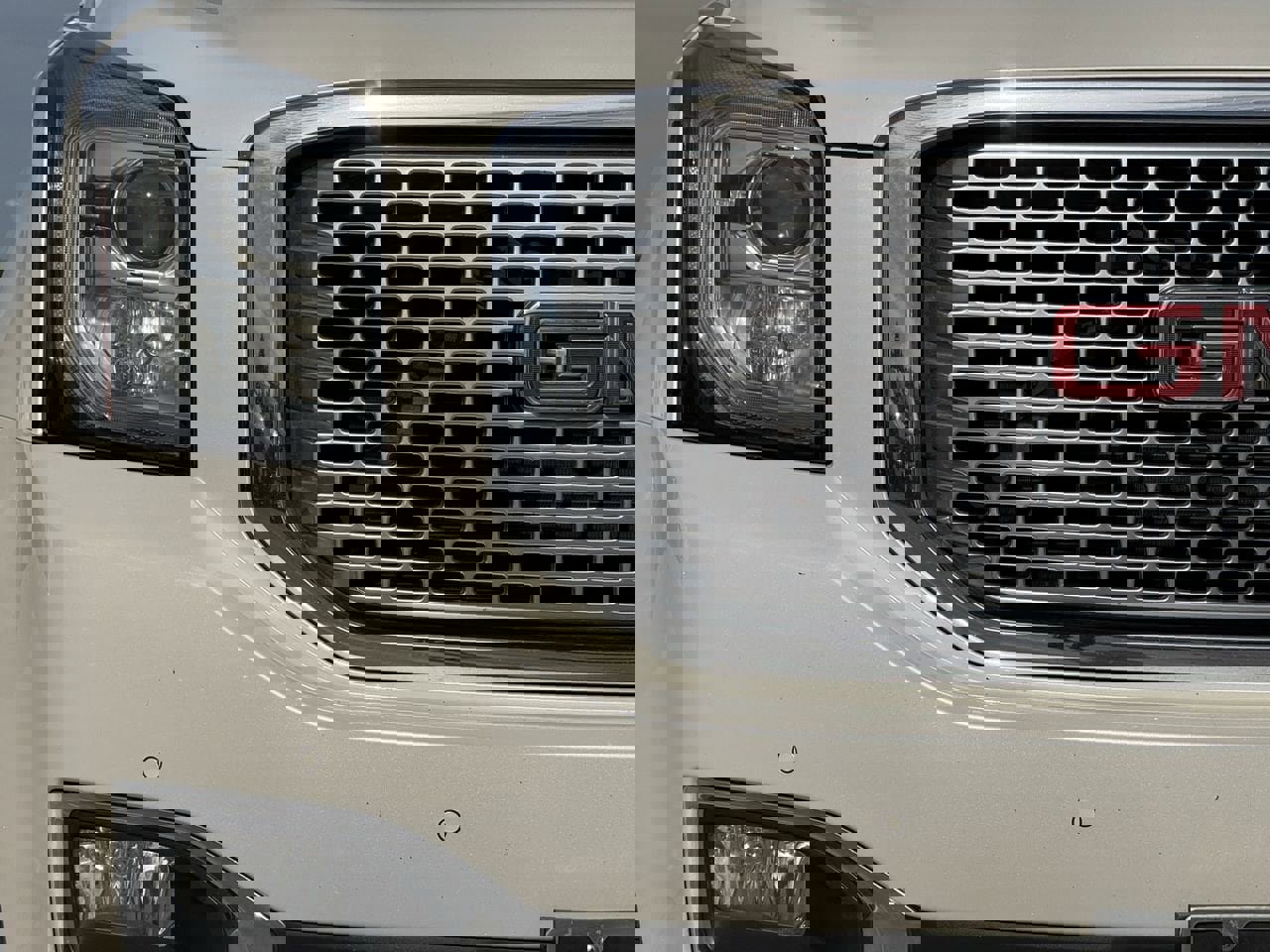 Used 2015 GMC Yukon Denali w/ Touring Package image 8