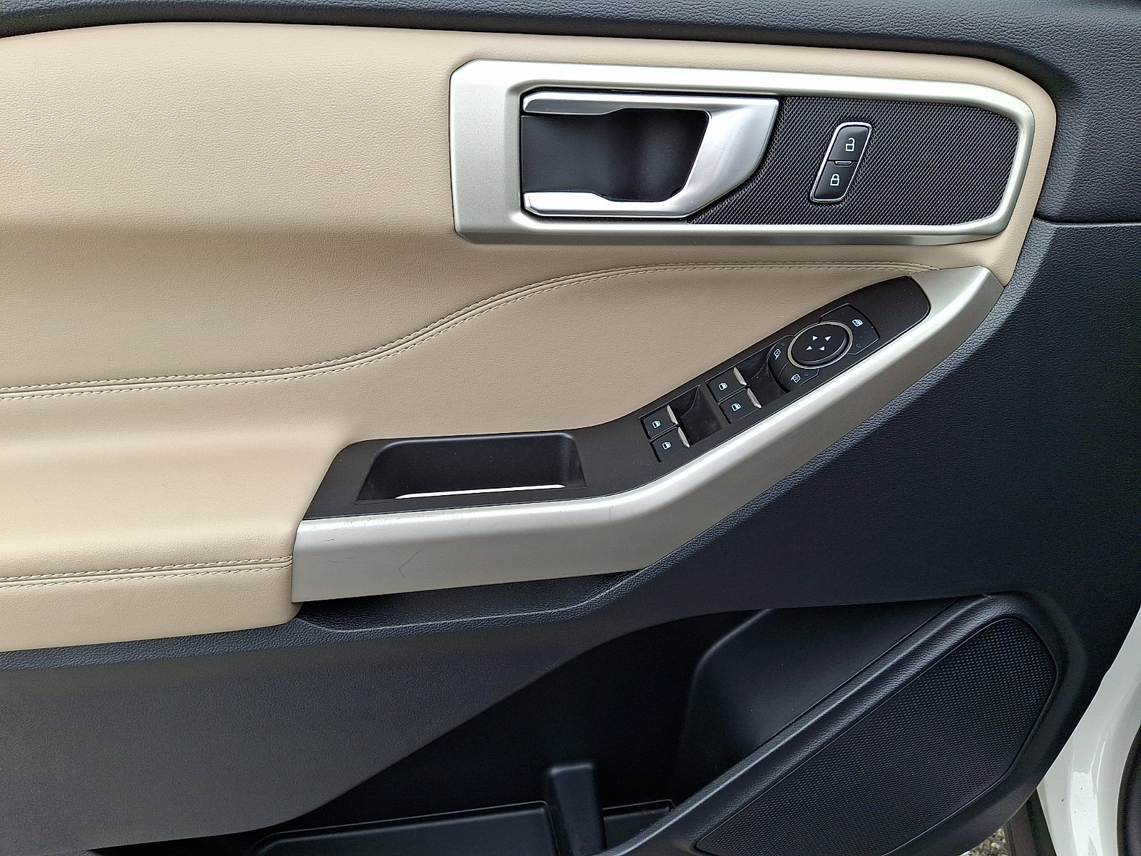 Certified 2023 Ford Explorer XLT w/ Equipment Group 202A image 16