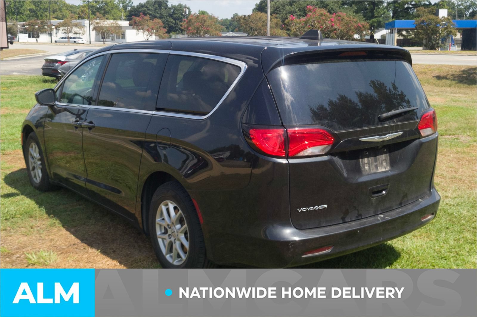 Used 2022 Chrysler Voyager LX FWD image 4