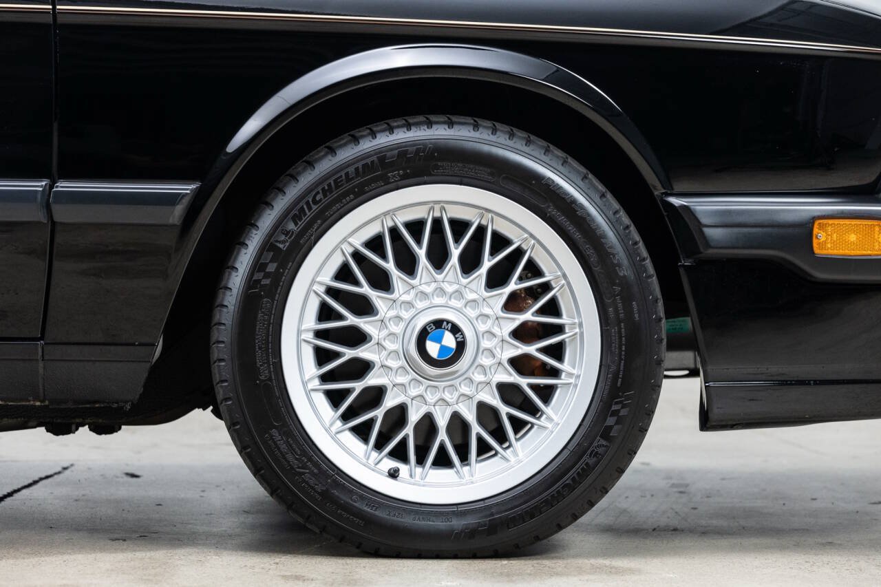 Used 1988 BMW M5 RWD image 32