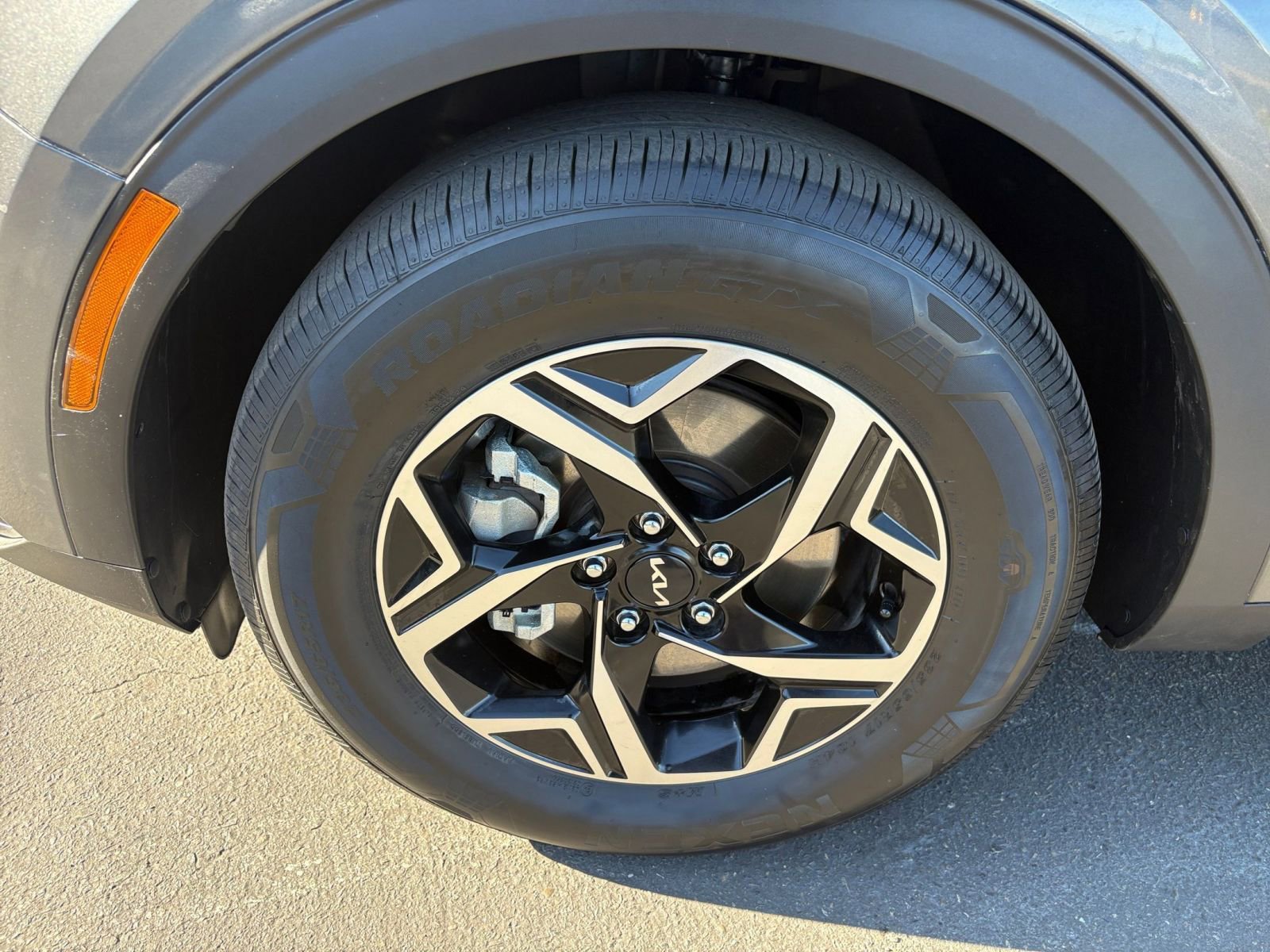 Used 2025 Kia Sportage LX image 29