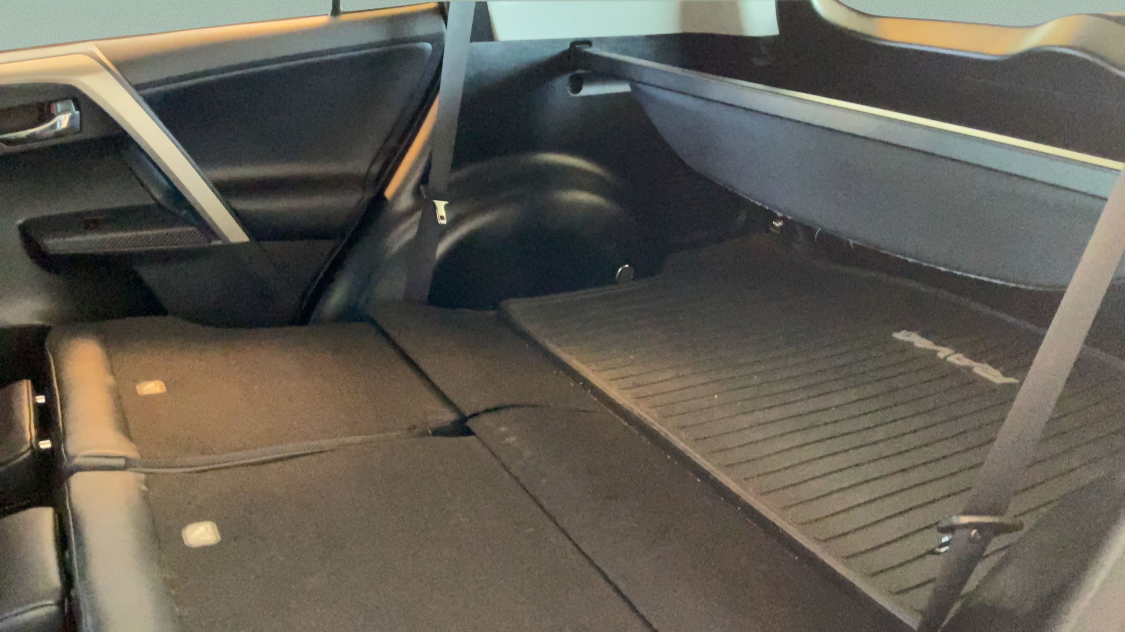 Used 2015 Toyota RAV4 Limited FWD image 28