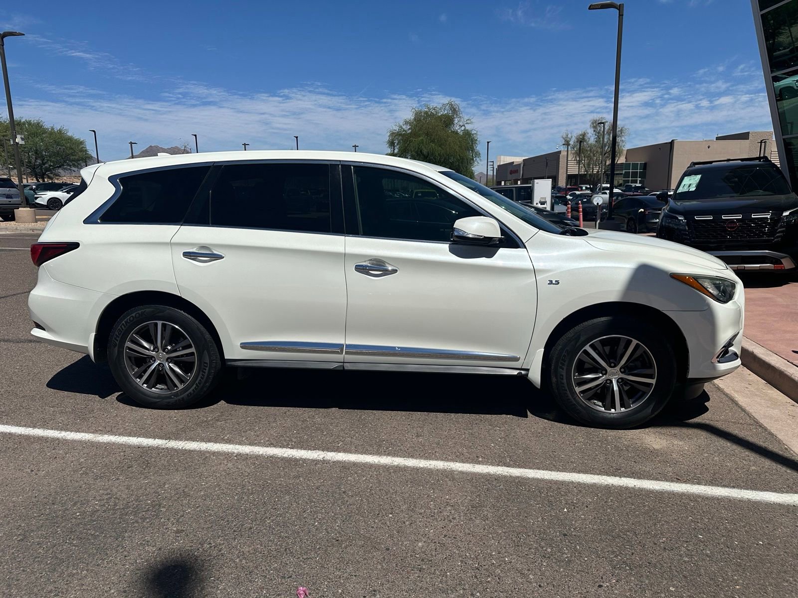Used 2019 INFINITI QX60 Pure FWD image 2