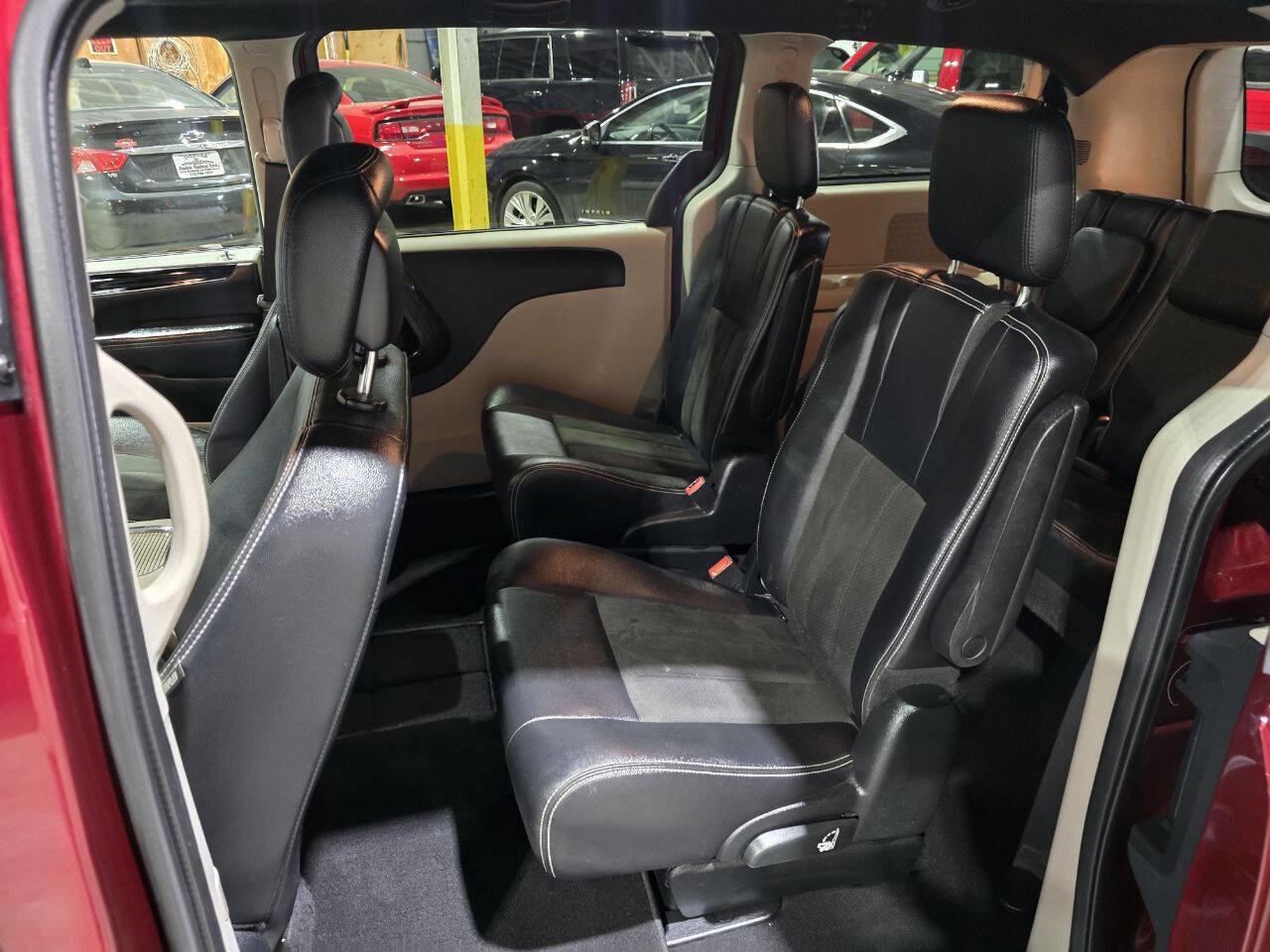 Used 2019 Dodge Grand Caravan SXT image 28