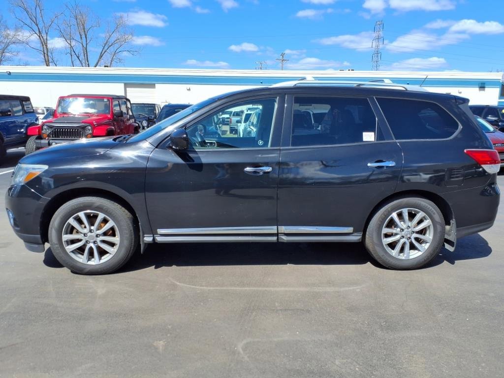 Used 2016 Nissan Pathfinder 4WD image 2