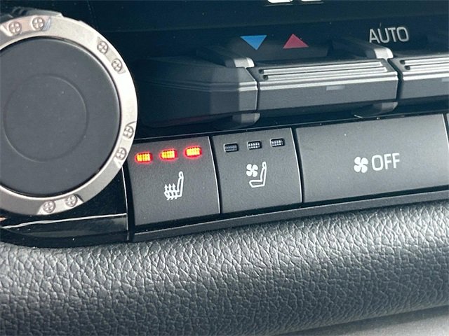 Used 2025 Toyota Tundra Limited image 25