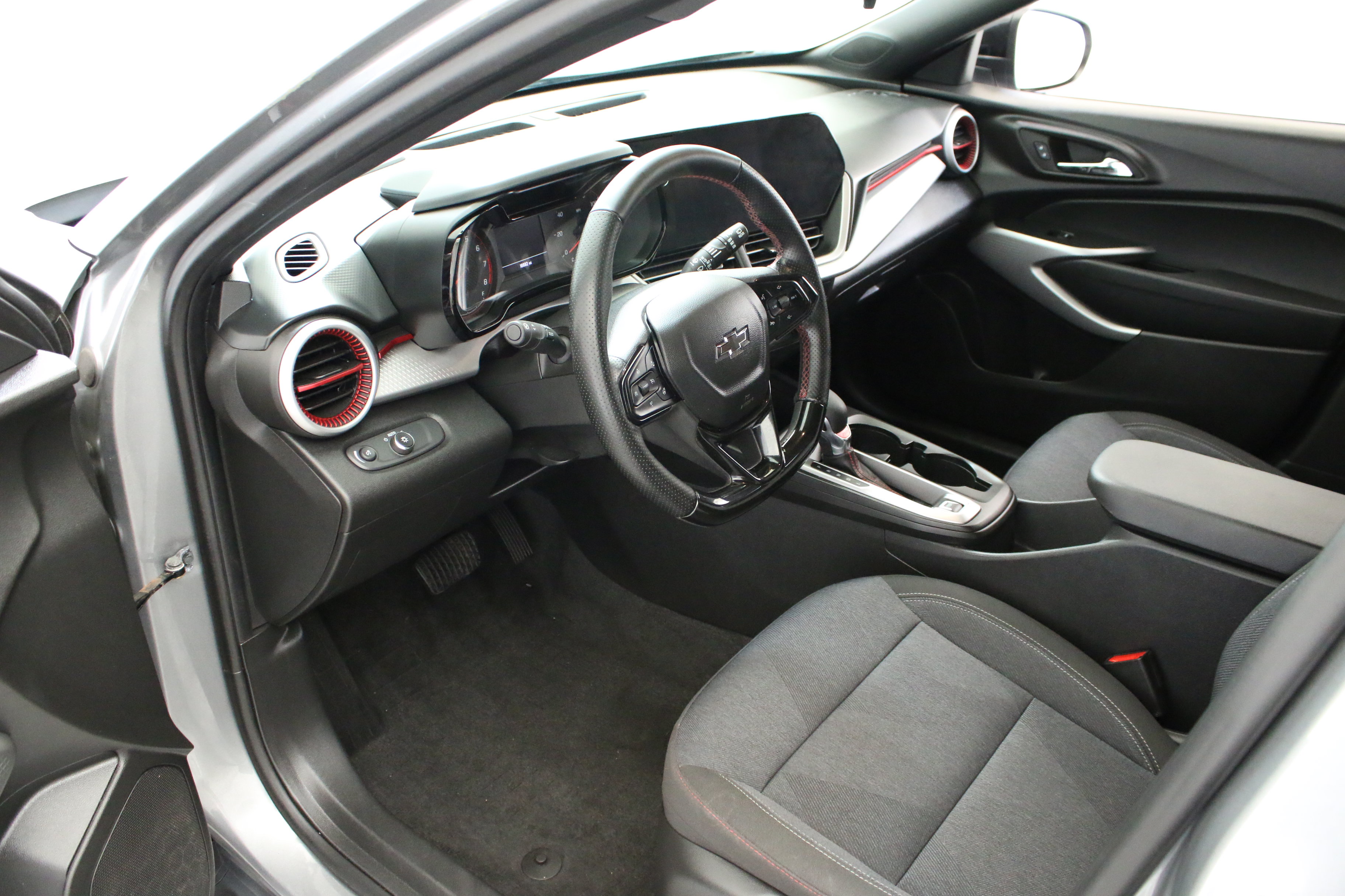 Certified 2024 Chevrolet Trax RS w/ Driver Confidence Package FWD image 25