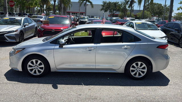 Used 2025 Toyota Corolla LE FWD image 4