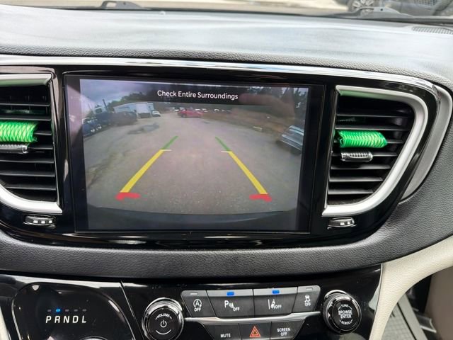 Used 2022 Chrysler Pacifica Touring-L FWD image 20