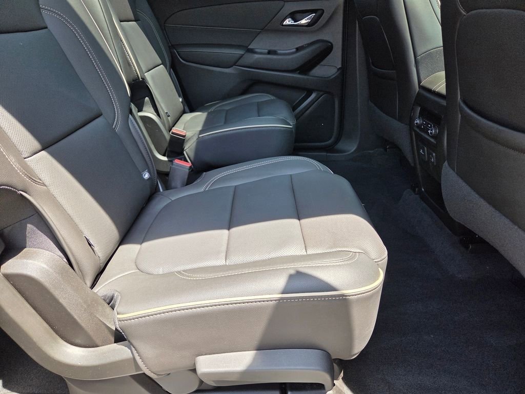 Used 2023 Chevrolet Traverse Premier AWD/4WD image 34
