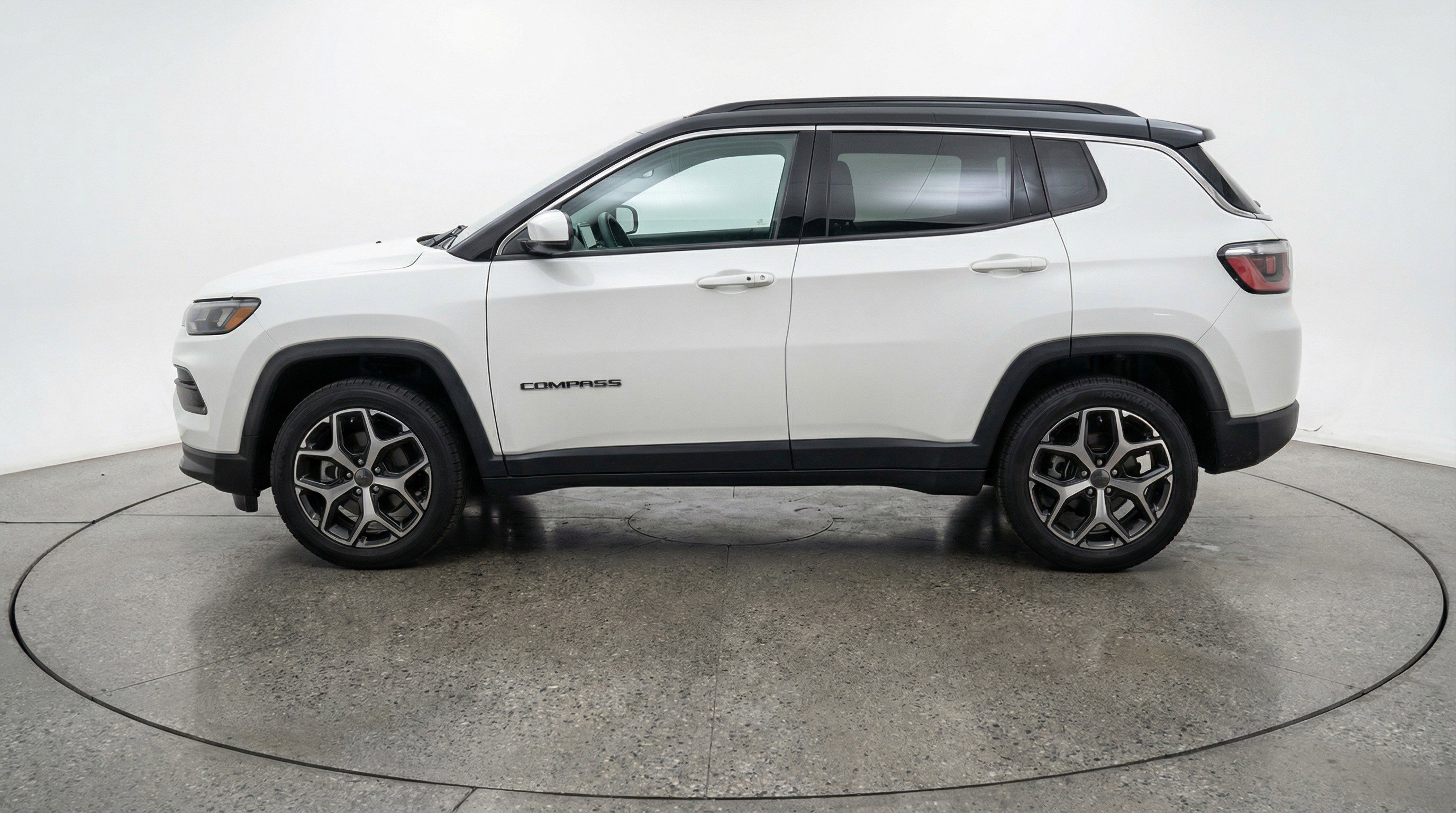 Used 2025 Jeep Compass Limited image 5