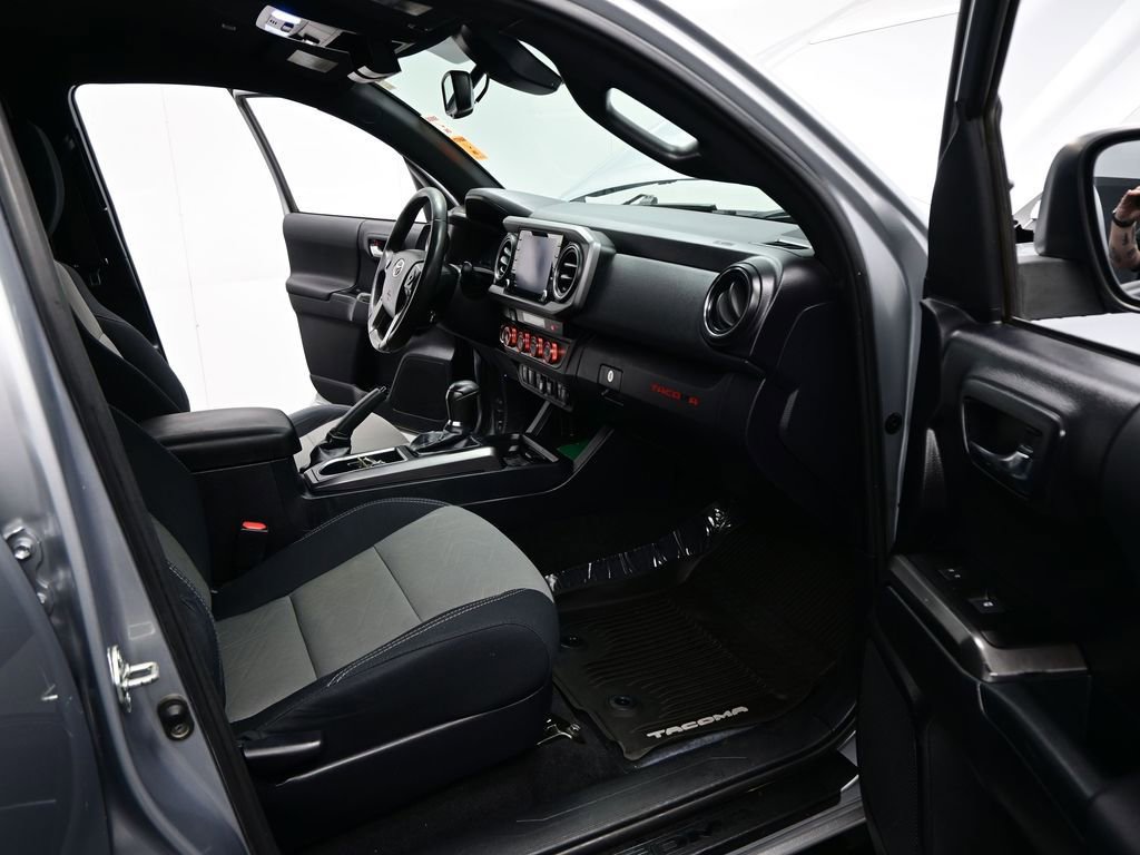 Used 2021 Toyota Tacoma TRD Sport w/ Technology Package AWD/4WD image 19