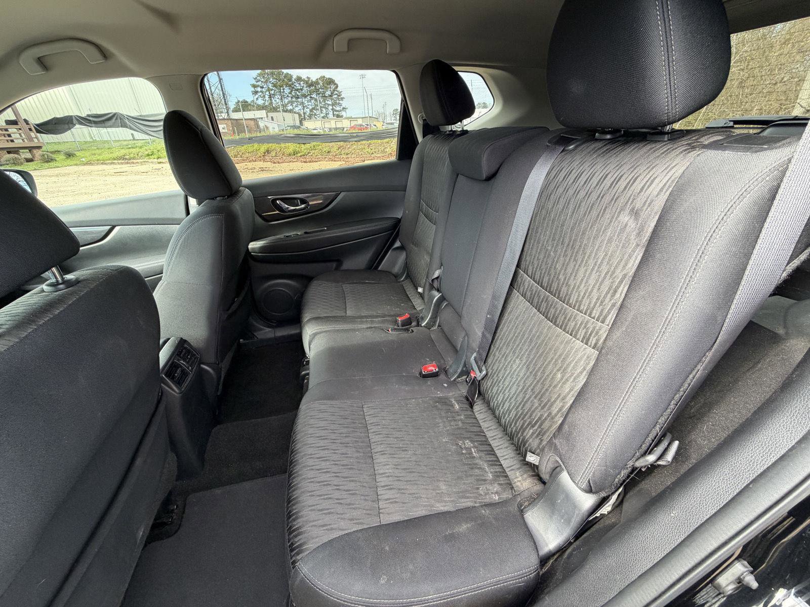 Used 2018 Nissan Rogue SV AWD/4WD image 13