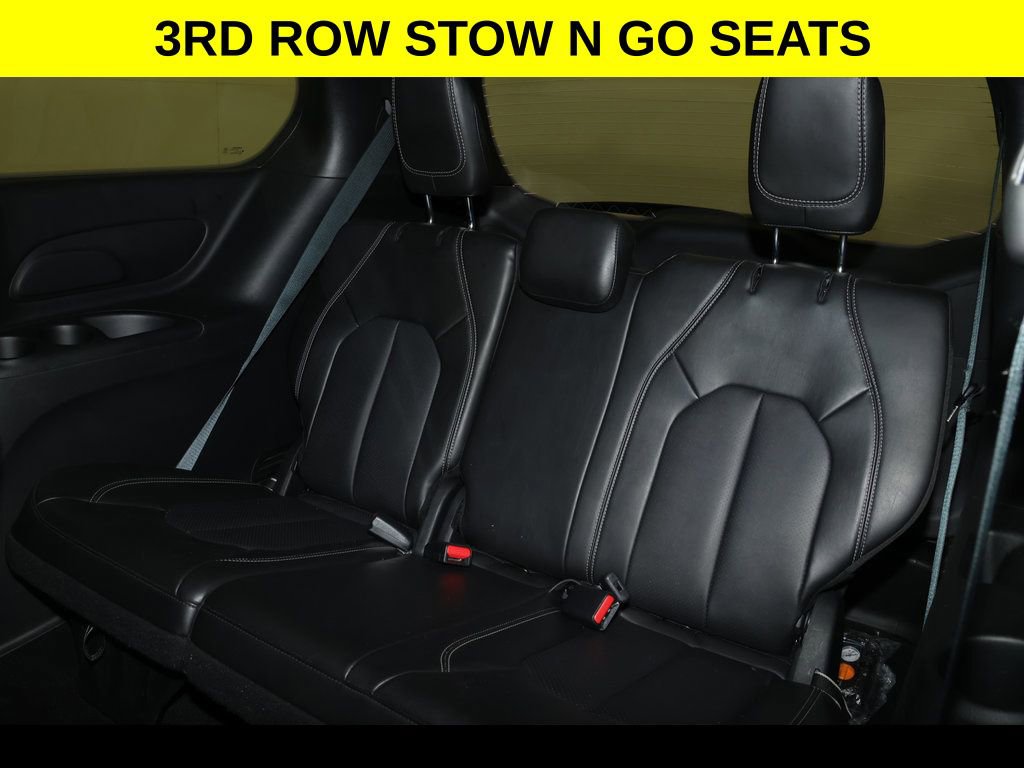 Used 2025 Chrysler Pacifica Select FWD image 11