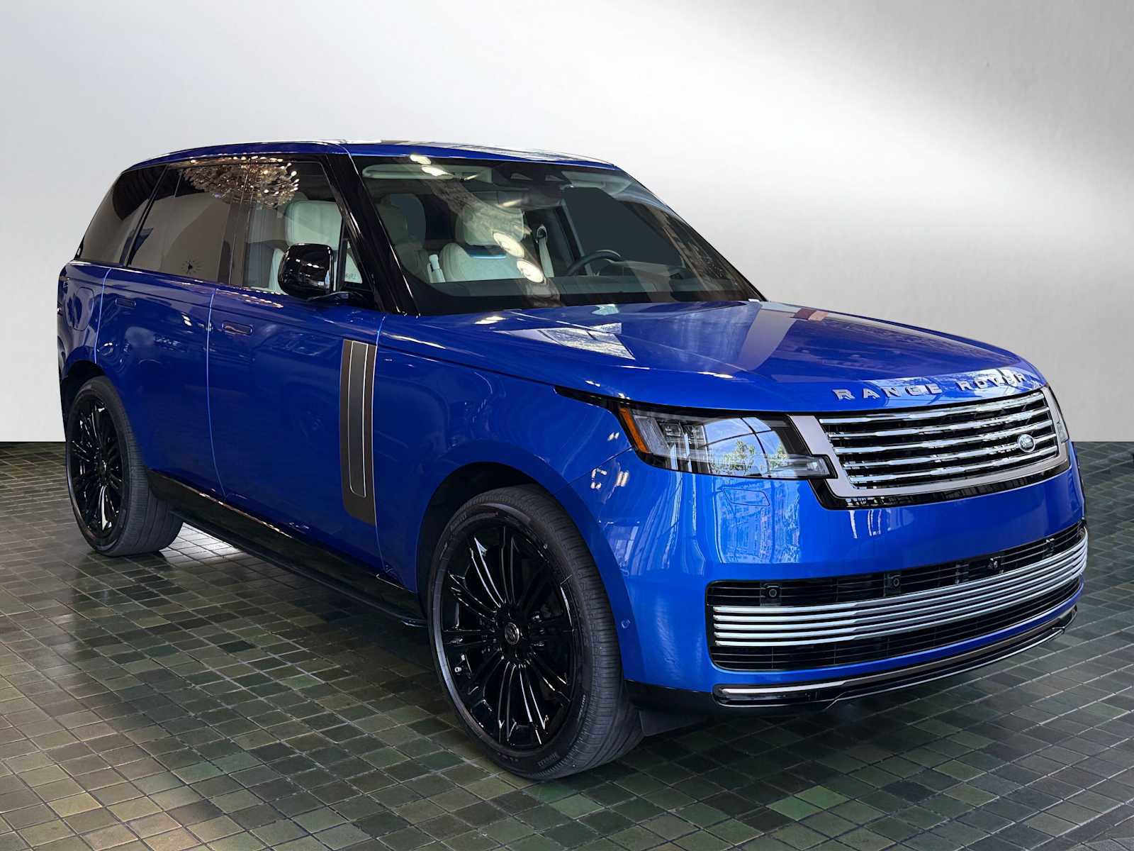 New 2025 Land Rover Range Rover SV image 1