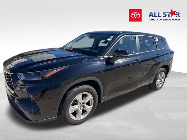 Used 2024 Toyota Highlander LE image 1