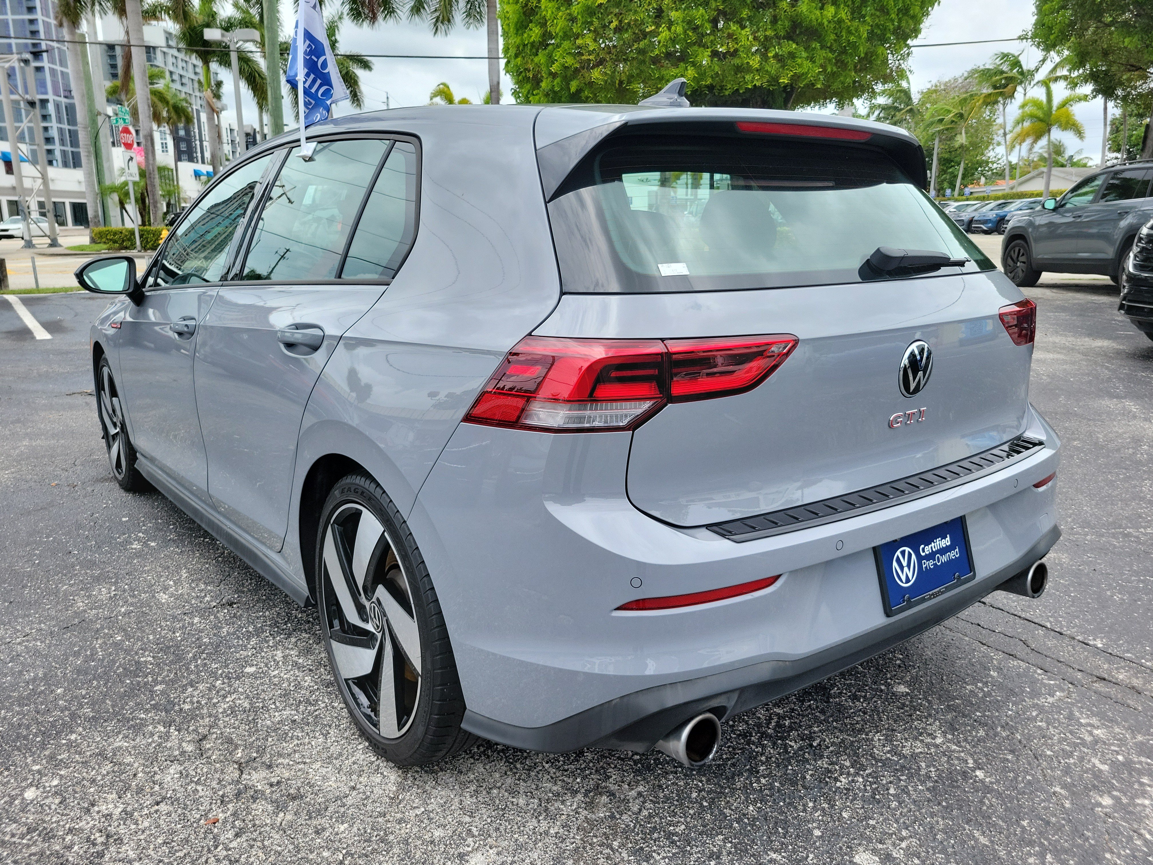 Certified 2023 Volkswagen GTI SE FWD image 3