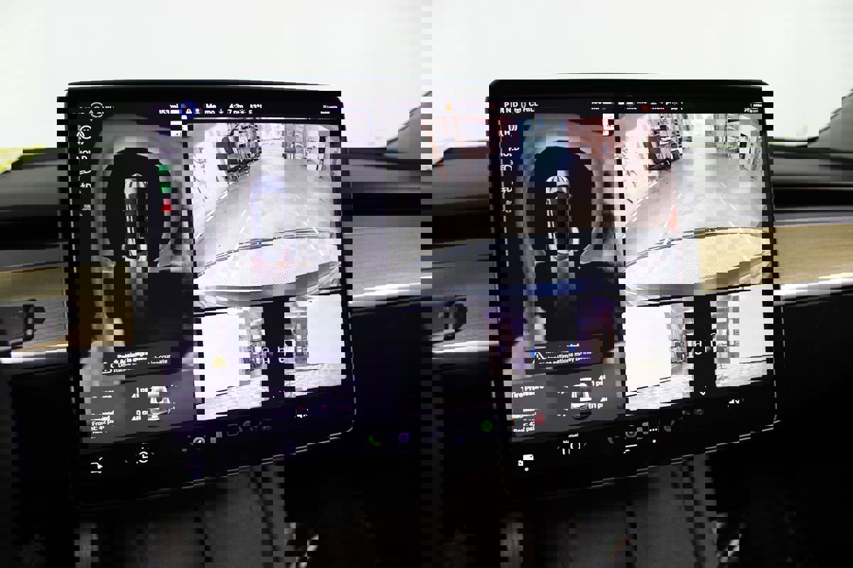 Used 2023 Tesla Model 3 Standard Range image 16