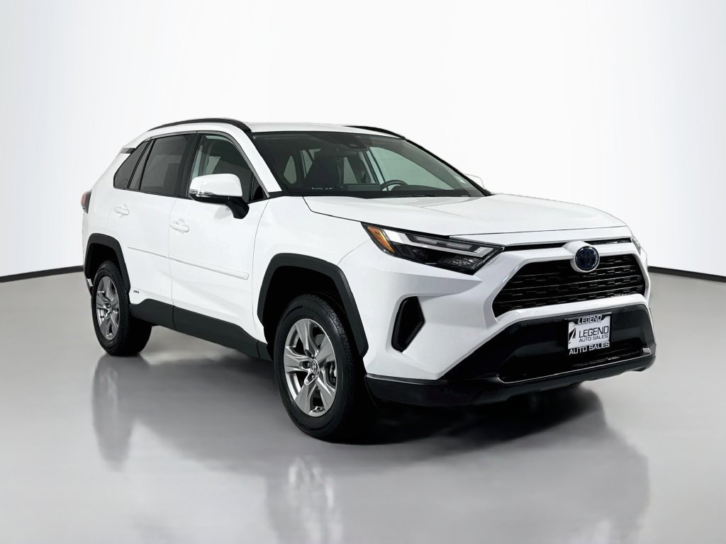 Used 2024 Toyota RAV4 LE AWD/4WD image 4