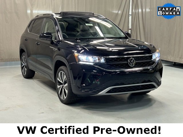 Certified 2024 Volkswagen Taos SE image 1