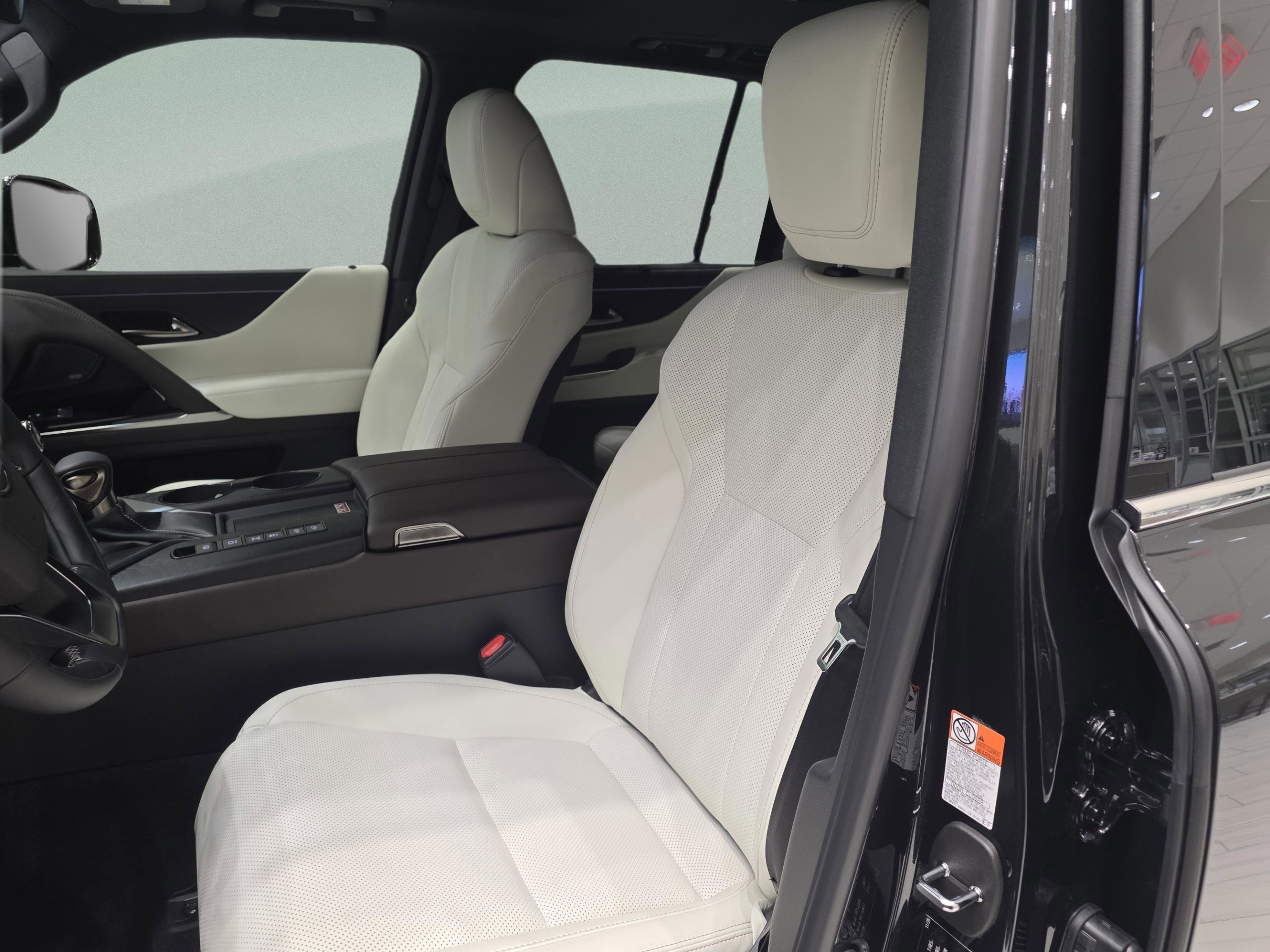 New 2026 Lexus LX 600 4WD w/ Luxury Package image 12