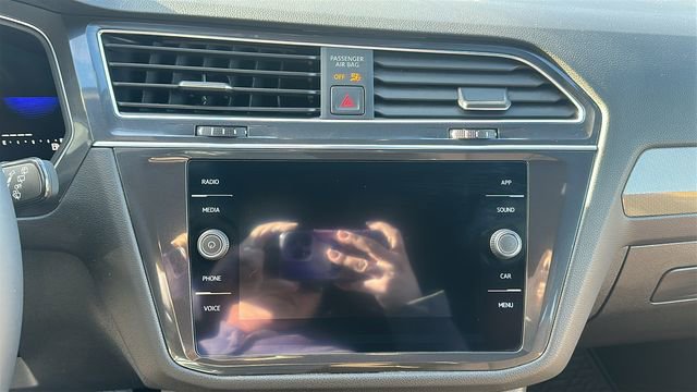 Used 2022 Volkswagen Tiguan SE image 10