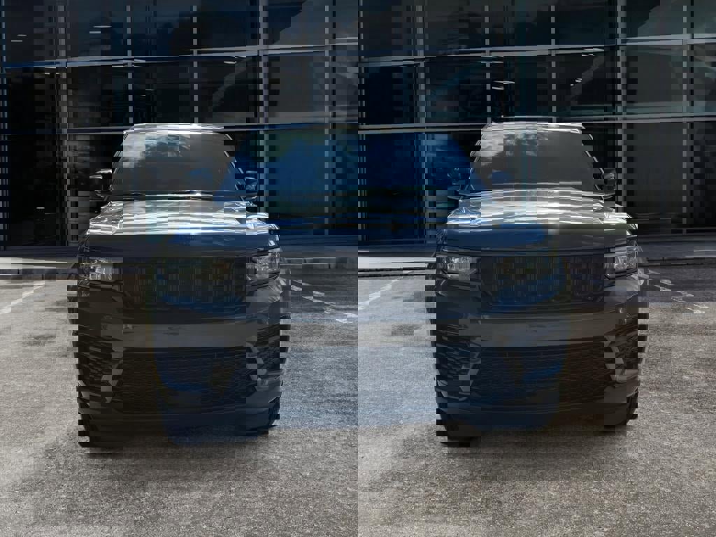 New 2025 Jeep Grand Cherokee Altitude image 2