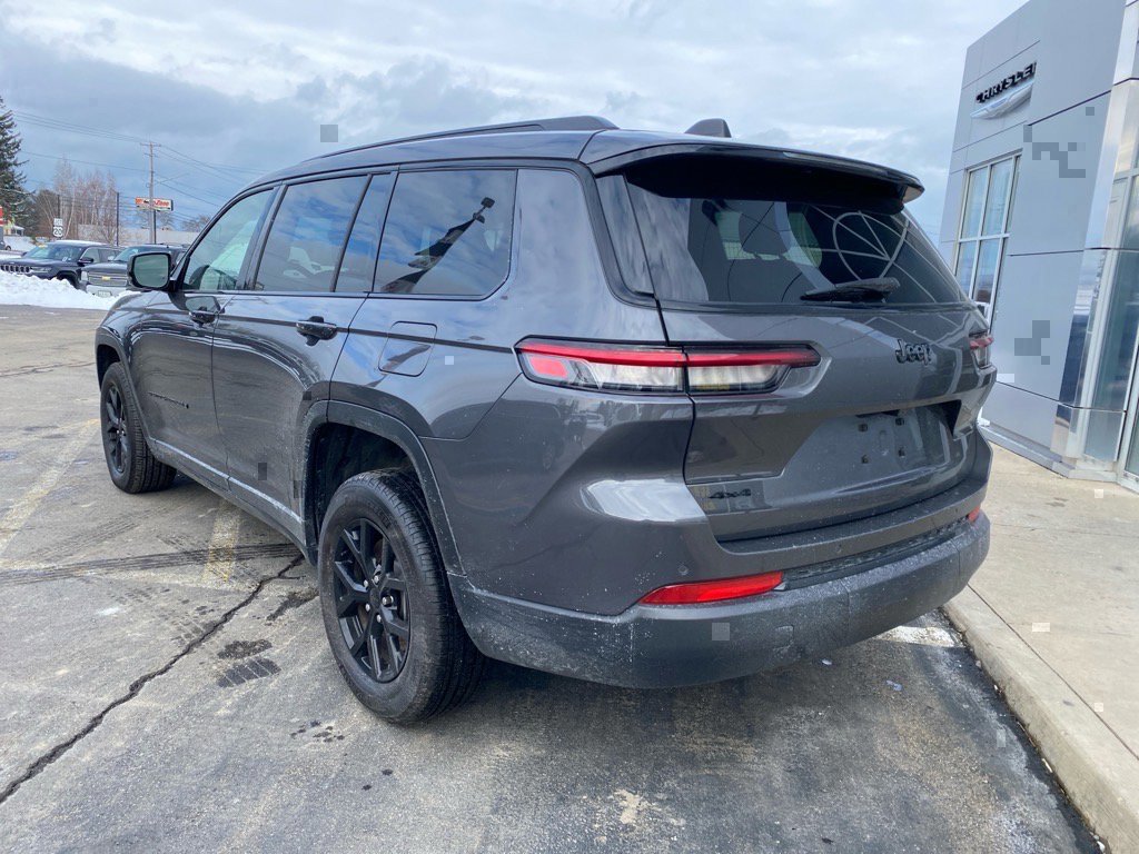 Used 2024 Jeep Grand Cherokee L Altitude image 3