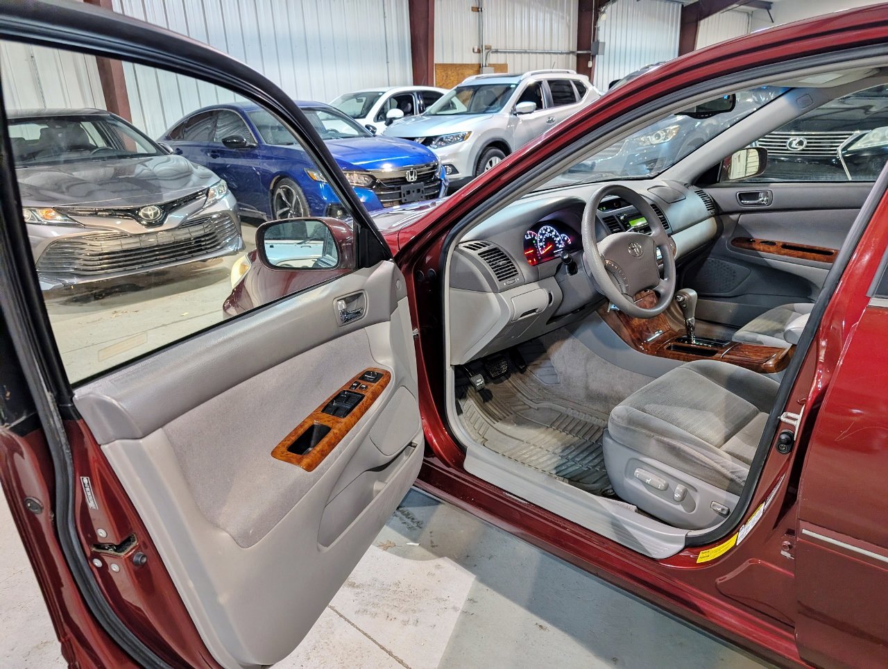 Used 2005 Toyota Camry XLE FWD image 11