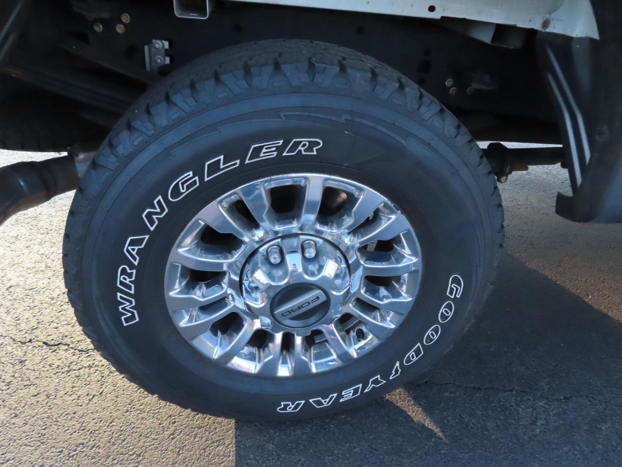 Used 2021 Ford F350 Lariat w/ Chrome Package image 22