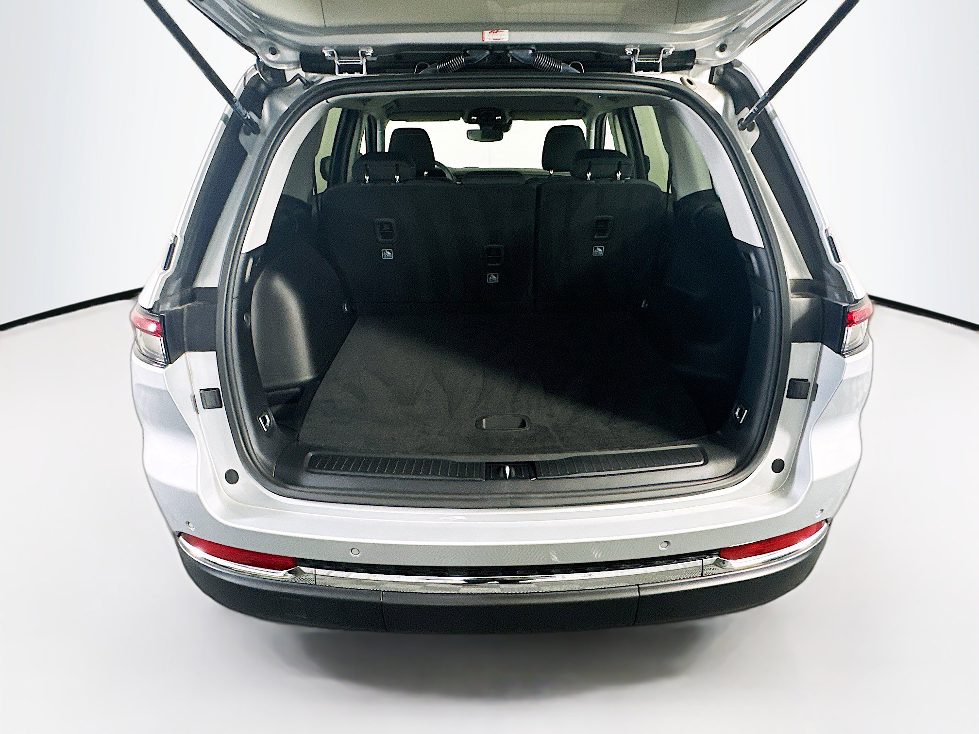 Used 2023 Jeep Grand Cherokee Laredo image 30