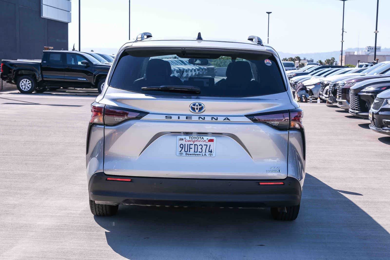 Certified 2023 Toyota Sienna XLE FWD image 5