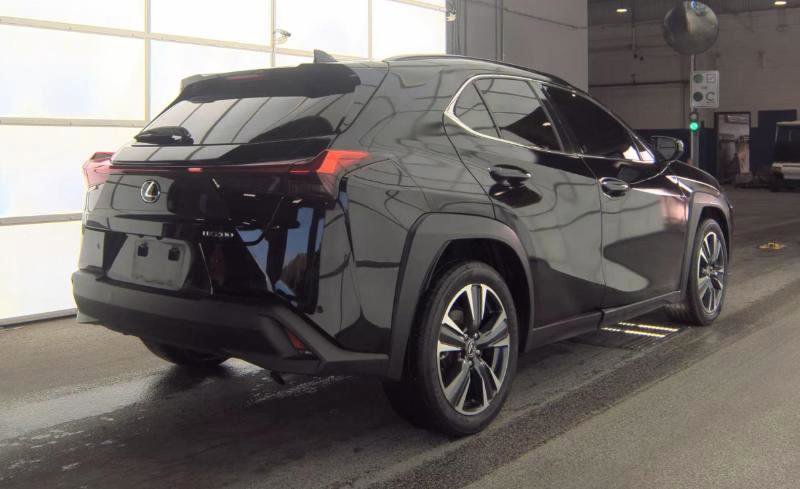 Used 2021 Lexus UX 200 w/ Premium Package image 5