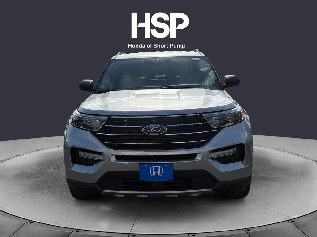 Used 2022 Ford Explorer XLT w/ Equipment Group 202A AWD/4WD image 8