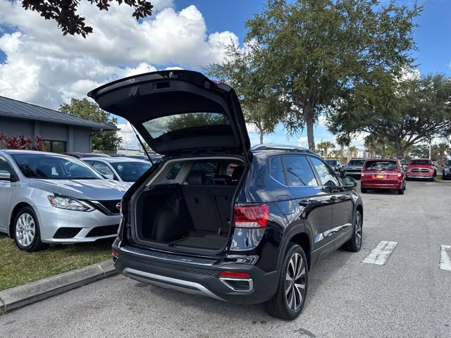 Used 2024 Volkswagen Taos SE image 18