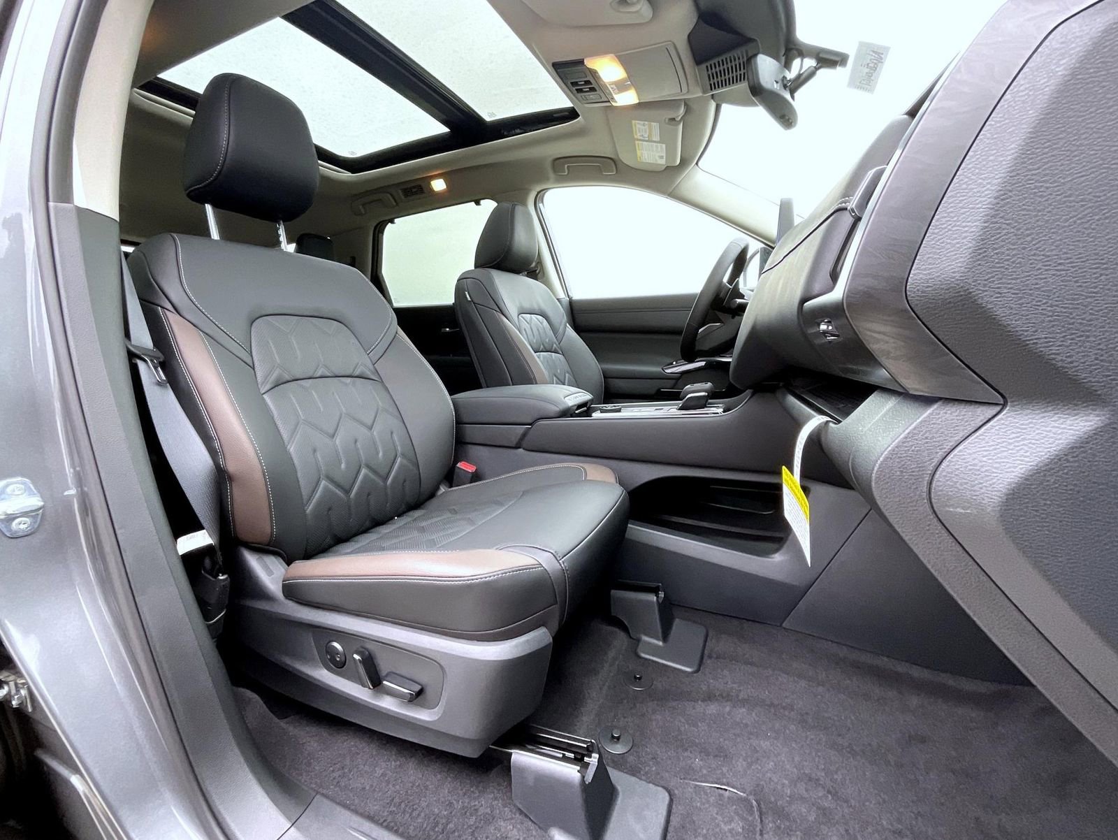 New 2026 Nissan Pathfinder Platinum AWD/4WD image 15