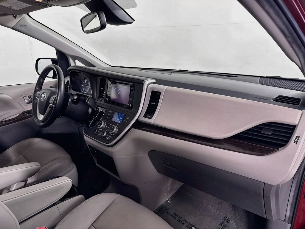 Used 2020 Toyota Sienna XLE FWD image 34