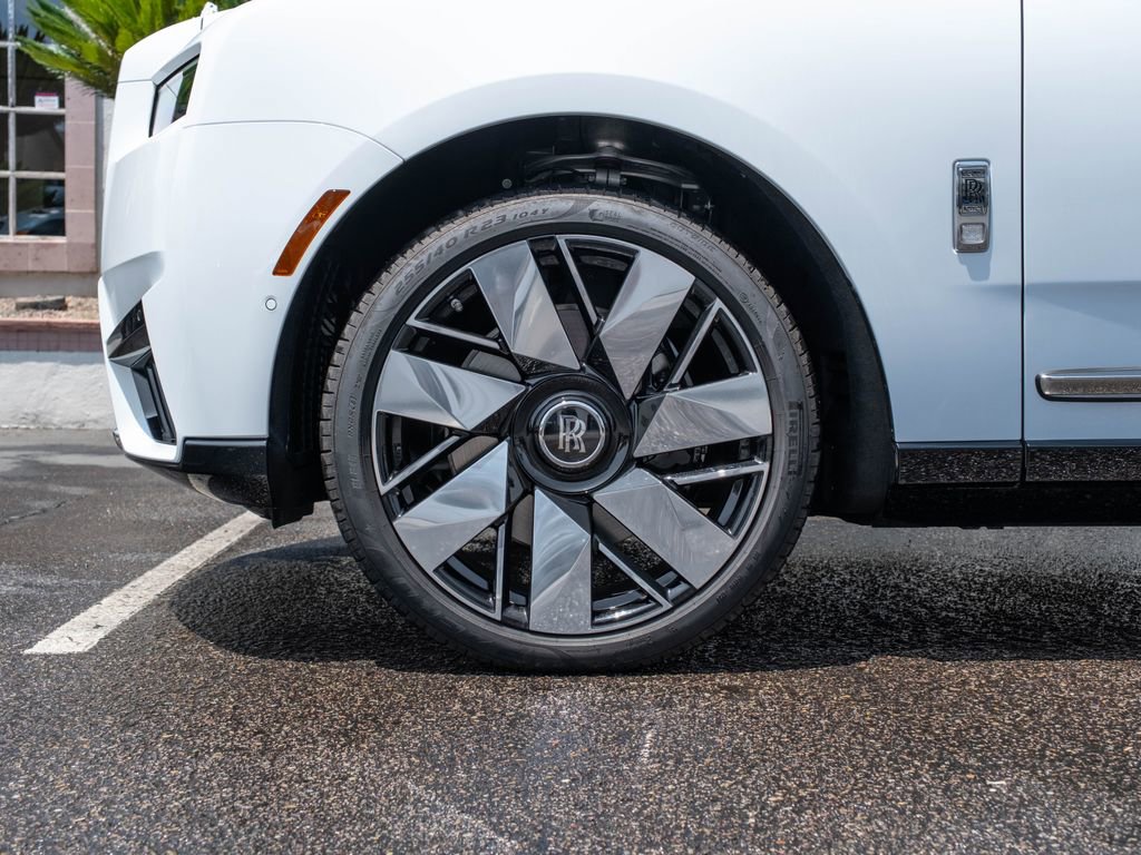 Used 2025 Rolls-Royce Cullinan AWD/4WD image 12