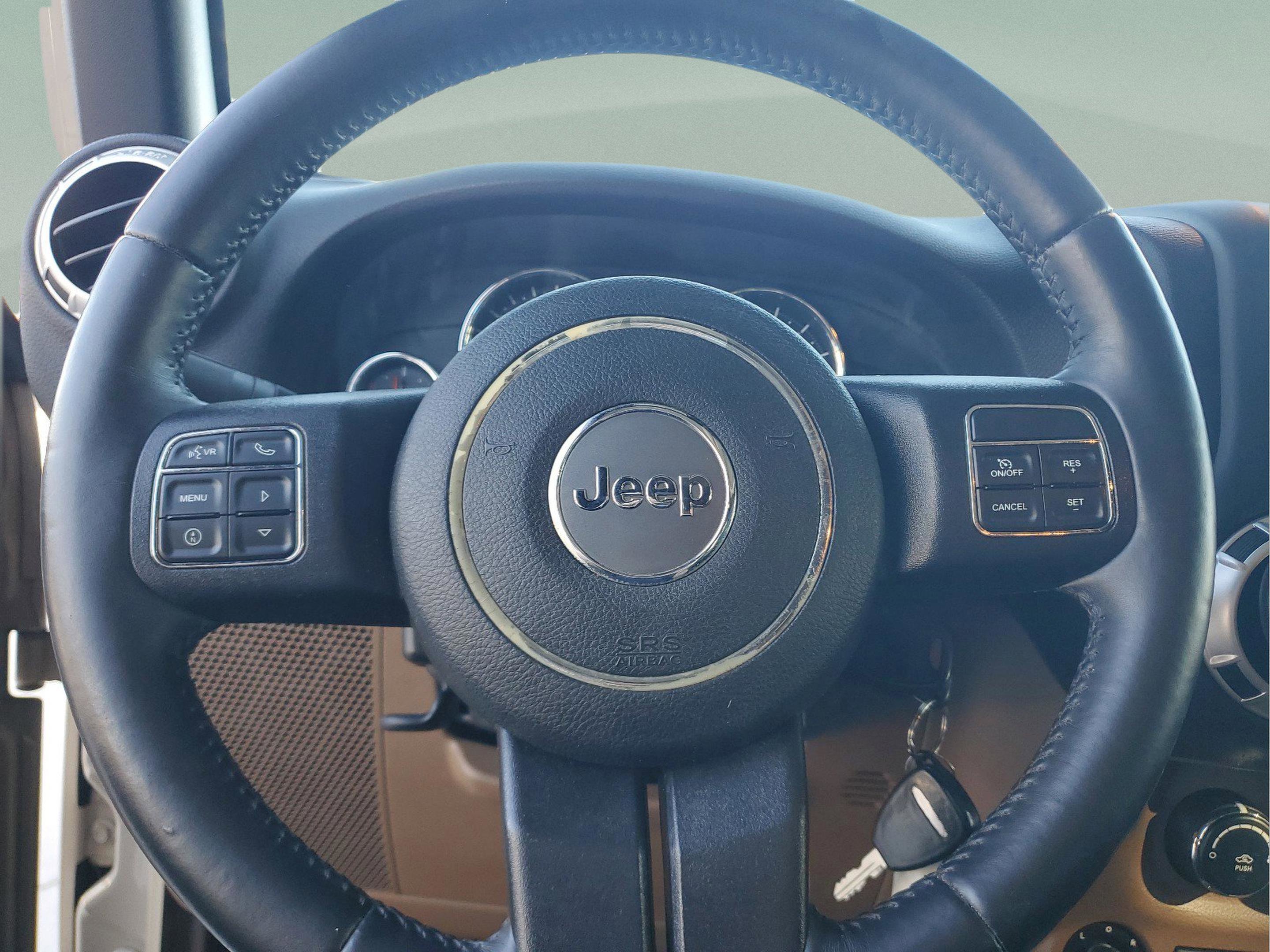 Used 2016 Jeep Wrangler Unlimited Sahara w/ Connectivity Group AWD/4WD image 17