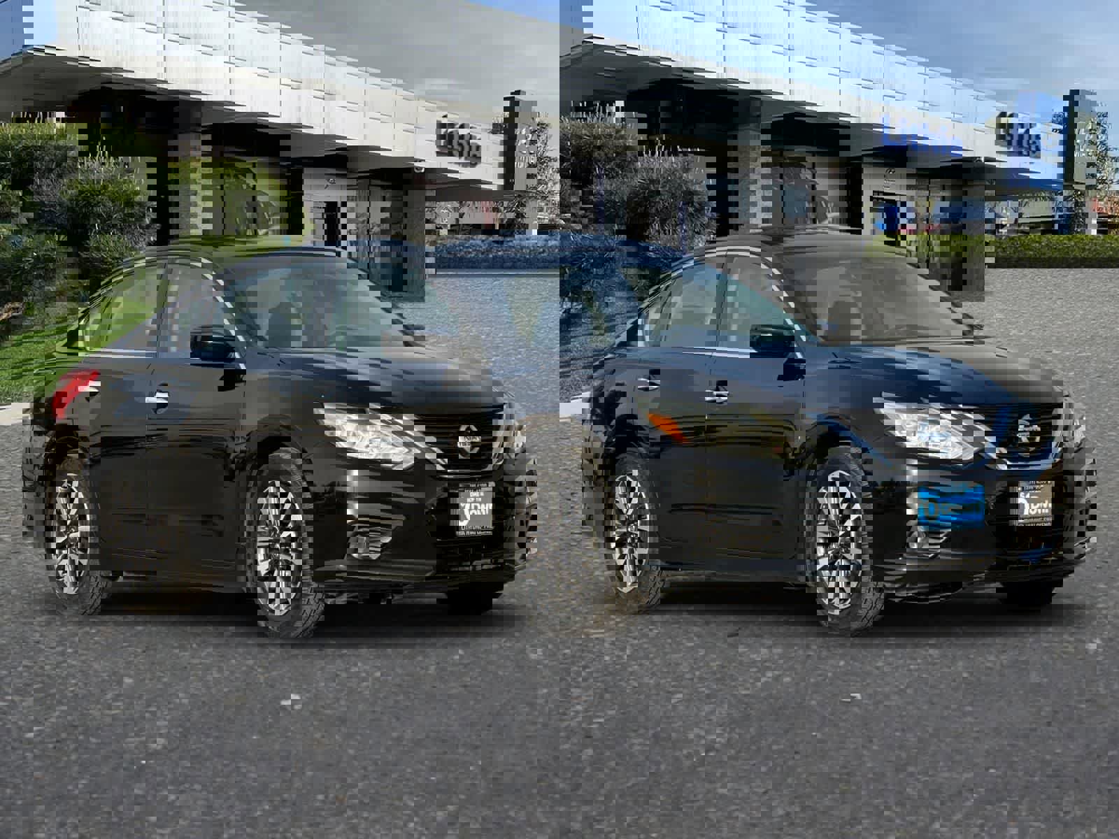 Used 2017 Nissan Altima 2.5 SV w/ Interior Lighting Package image 10