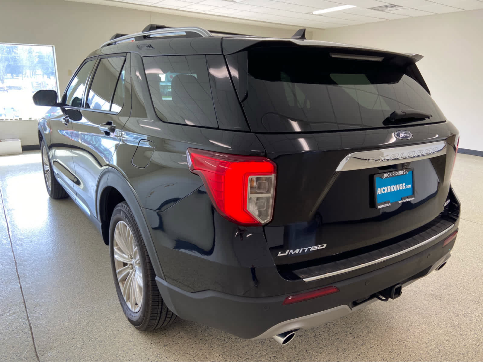 Used 2023 Ford Explorer Limited w/ Limited Technology Package AWD/4WD image 13