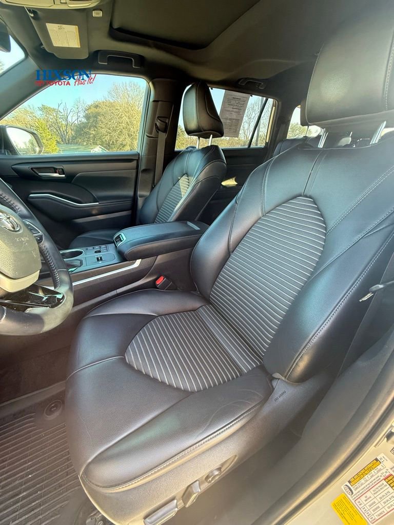 Used 2023 Toyota Highlander XSE image 9