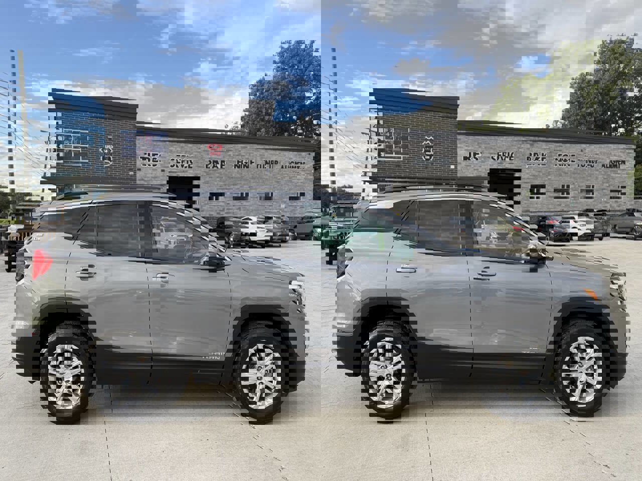 Used 2018 GMC Terrain SLE w/ Driver Convenience Package image 7