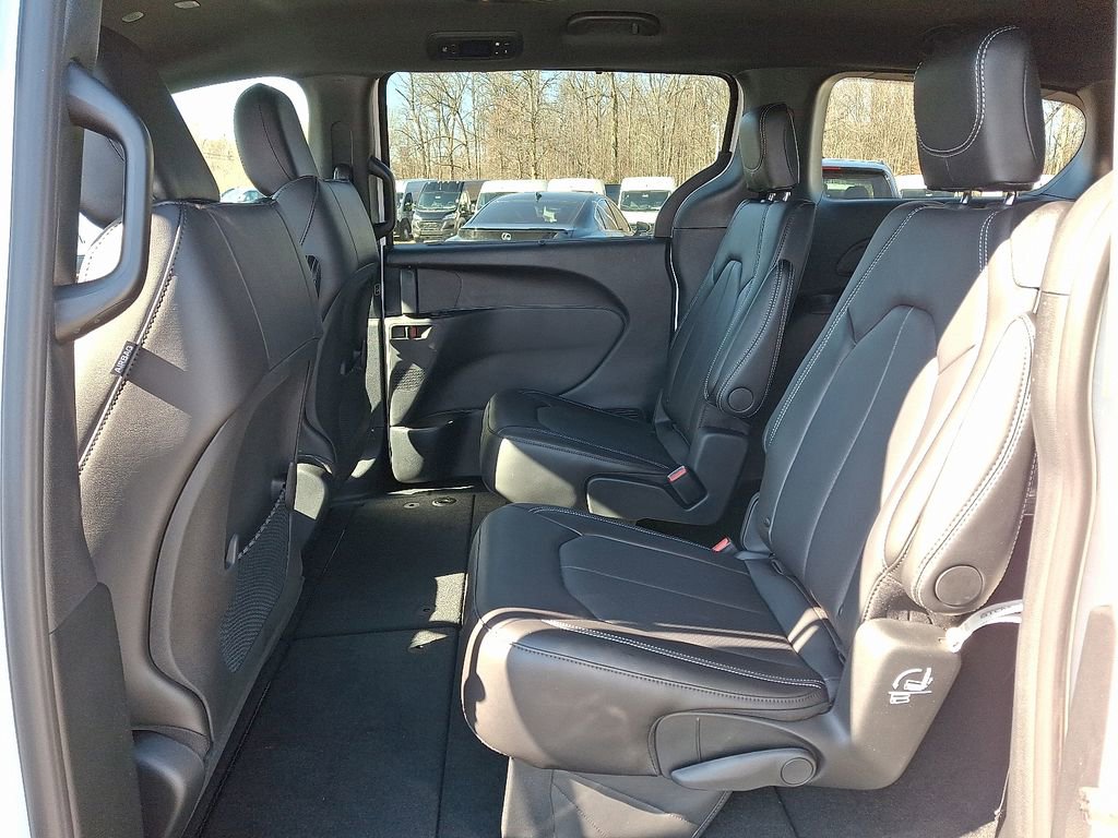 New 2026 Chrysler Voyager LX FWD image 7