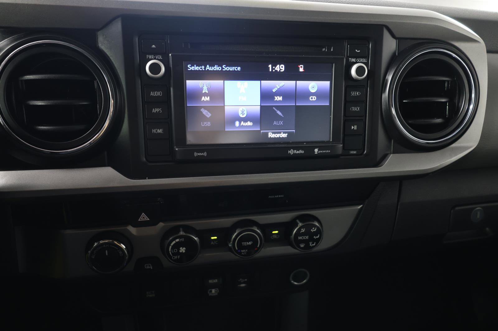 Used 2018 Toyota Tacoma SR5 AWD/4WD image 16
