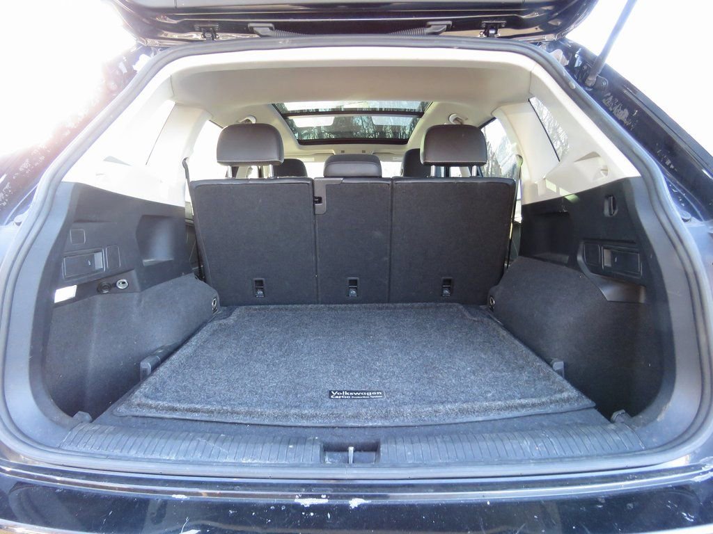 Used 2022 Volkswagen Tiguan SE w/ Panoramic Sunroof Package image 17