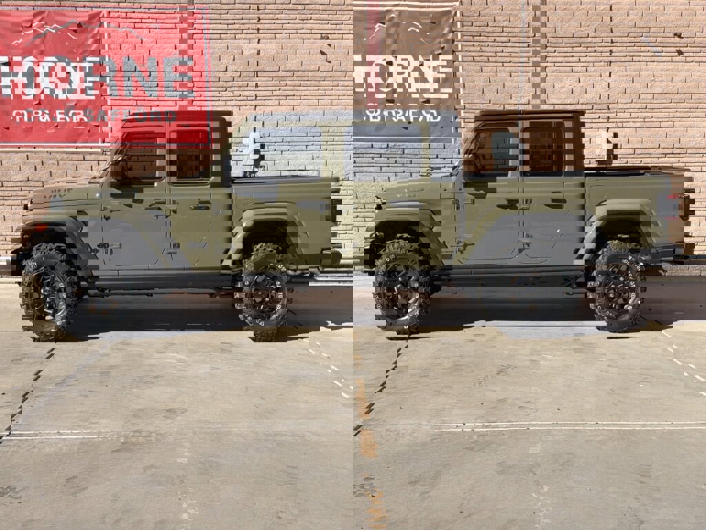 New 2025 Jeep Gladiator Willys image 2