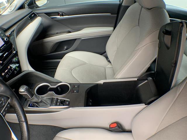 Used 2022 Toyota Camry XLE image 21
